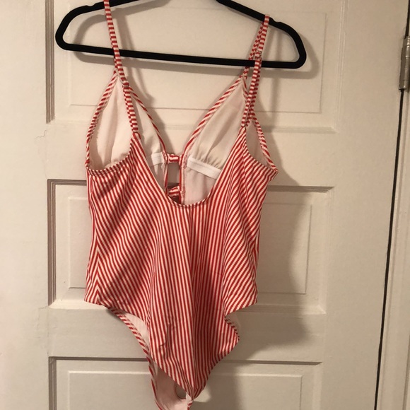 Padded red and white striped one piece bathing suit. Size XL. Great condition. - Picture 4 of 4